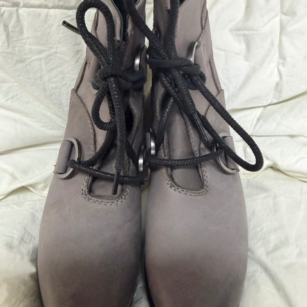 Like New Sorel Booties